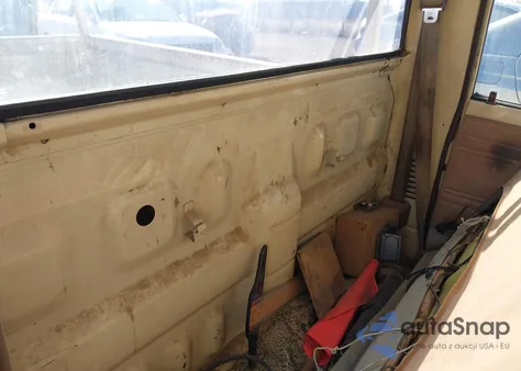 1985 Toyota Pickup 1/2 Ton Rn50 from USA, damaged, VIN JT4RN50R5F0073989